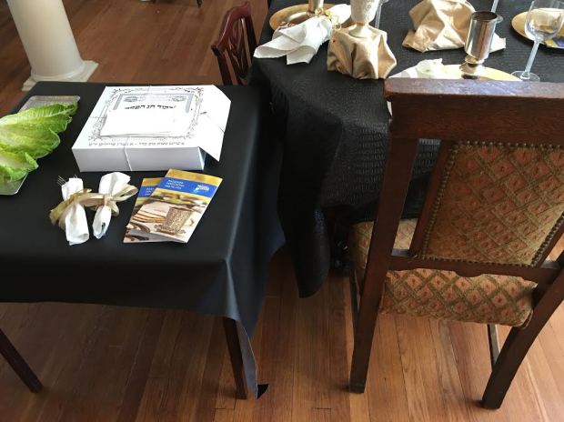 seder side table up close