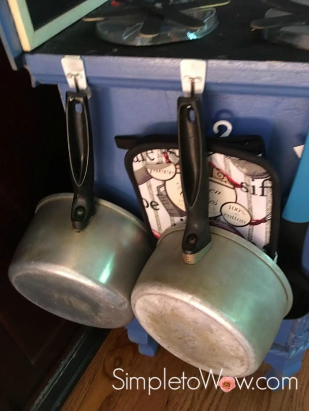 diy kitchen-hooks on side