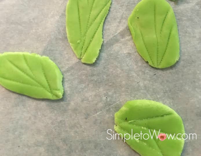 apple-cupcakes-leaves