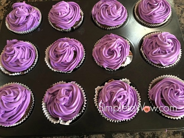 purple-cupcakes-before-garnishing