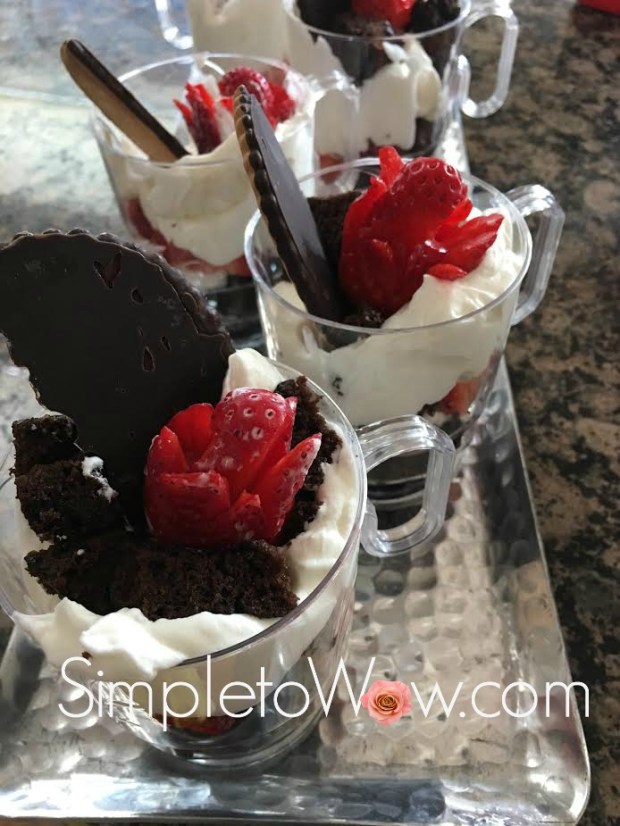 individual-bownie-and-strawberry-trifles-feauture-photo