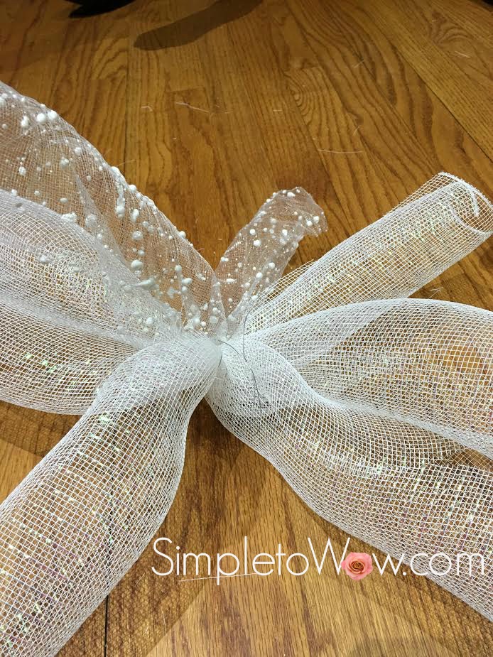 deco-mesh-arch-flourish-with-wire