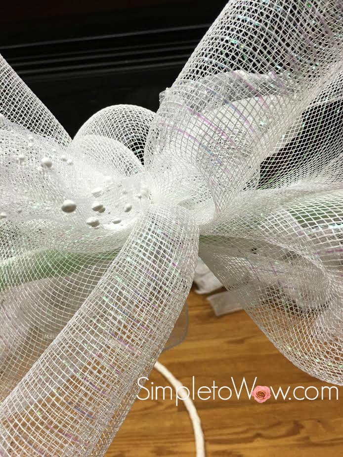 deco-mesh-arch-flourish